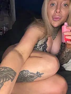 Summerwestt live cam on Stripchat