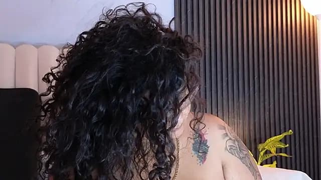 Reginavegaa live cam on Stripchat