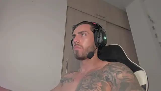 Axel__Blaze live cam on Stripchat