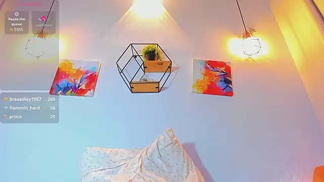 Karlaliones69 live cam