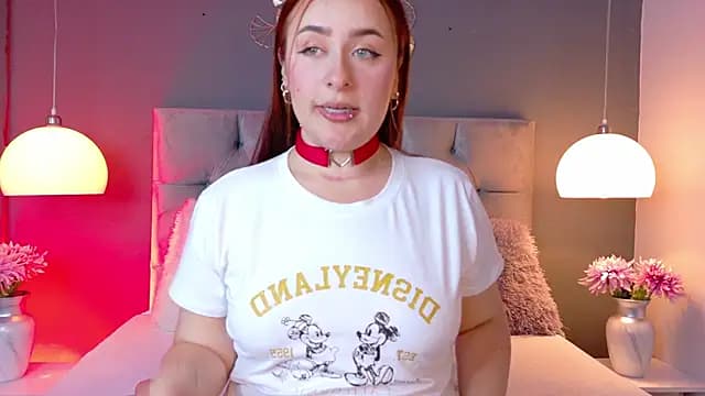 FoxieNova live cam on Stripchat