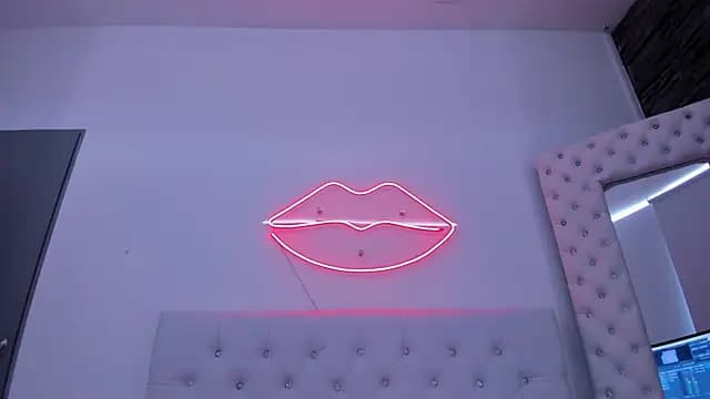 hari_lissaw live cam on Stripchat