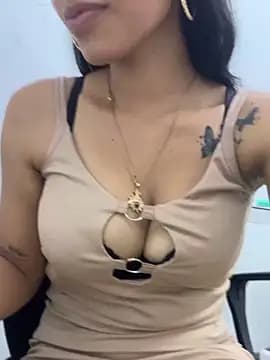 daniela-sexy live cam on Stripchat