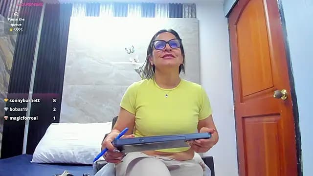 Agatha_Pleasure live cam