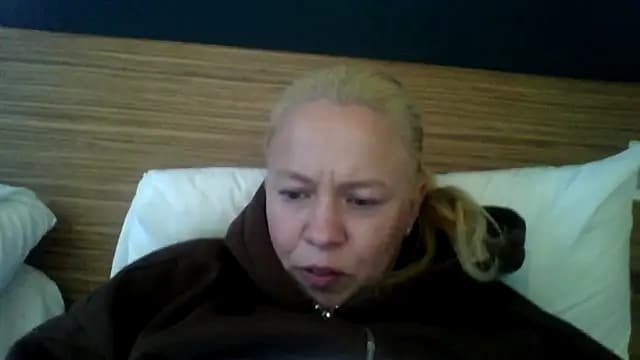 jennyblondeuk live cam