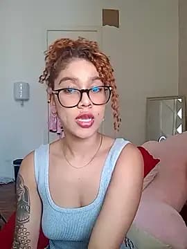 Sienna_brunette live cam