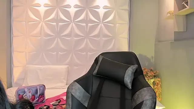 ArohomLester live cam on Stripchat