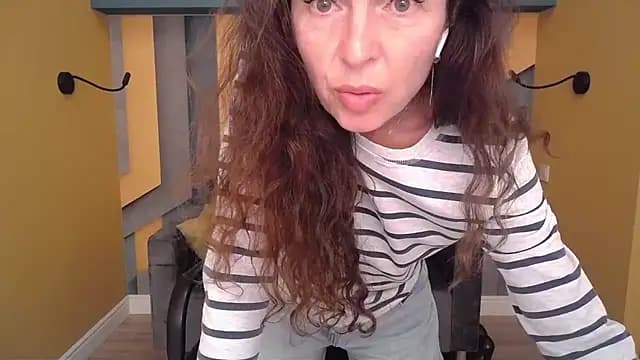 EllaLong live cam on Stripchat