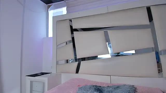 chrystal_js live cam