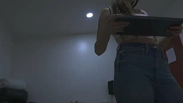 Shopie_Colucci live cam on Stripchat