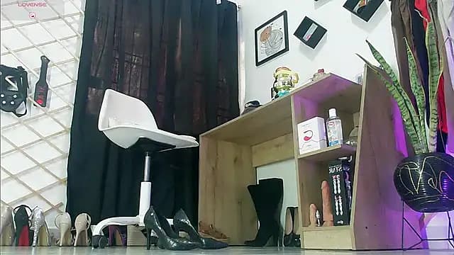 myla_sarah live cam on Stripchat