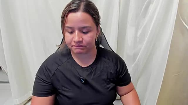 ElaBourn_ live cam on Stripchat