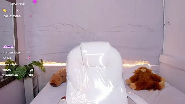 lanna_18_ live cam on Stripchat