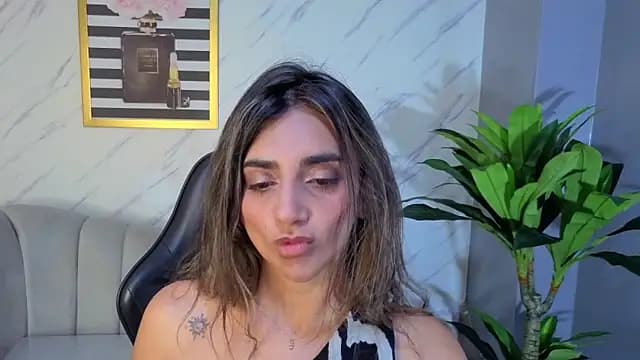 agatha_brooks_t live cam