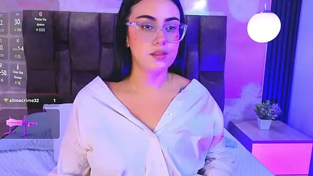 vicky_grey live cam on Stripchat