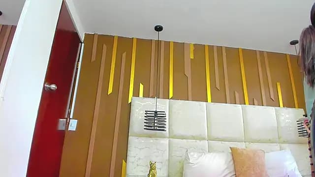 AmbarGills live cam on Stripchat