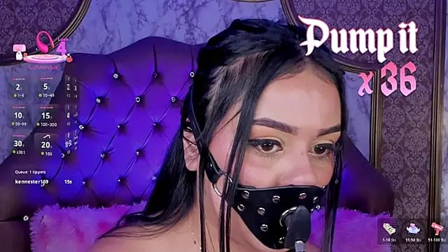 SoffiQueen live cam on Stripchat