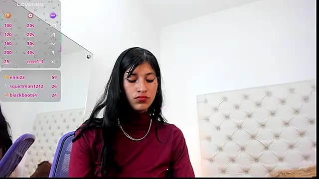 esmeralda06 live cam on Stripchat