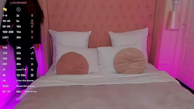 ElzaJons live cam on Stripchat