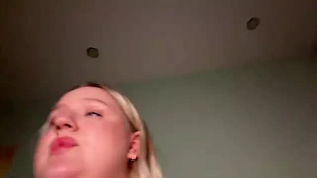 Lina_Hottie live cam on Stripchat