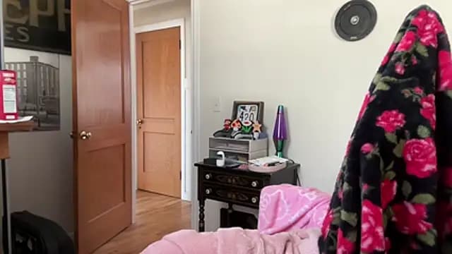 SpaceCowWhore live cam