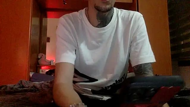 pareja2933 live cam on Stripchat