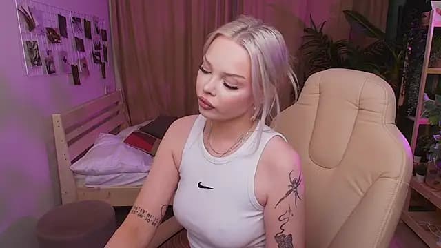 Leslie_Caronn live cam on Stripchat