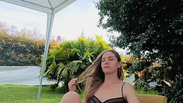 Angiehuston1 live cam