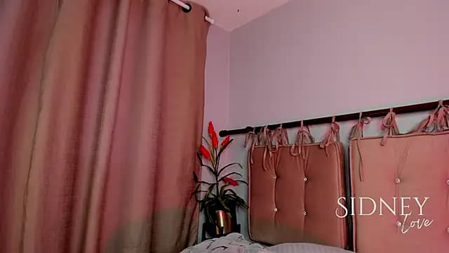 sidneey_lovee live cam on Stripchat