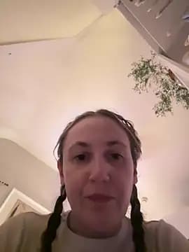 Littlelolo60 live cam