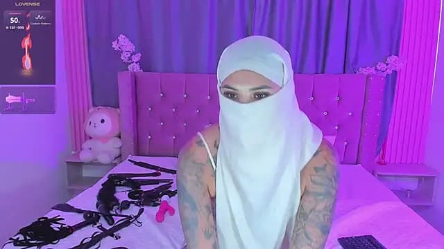 Nayla-Mouna live cam