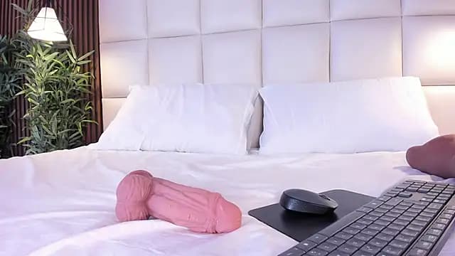 MaluDiaz live cam on Stripchat