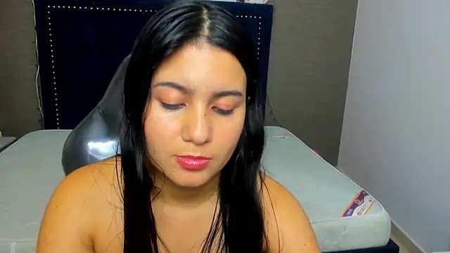 MaiteFlores live cam on Stripchat