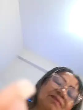 Vickyfox_ live cam on Stripchat