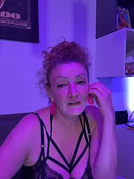 Milf-Gabi live cam on Stripchat