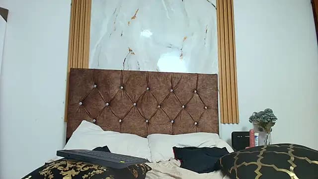 scarlet_fox75 live cam on Stripchat