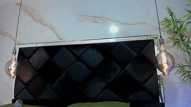 IrinaVoshh_ live cam on Stripchat