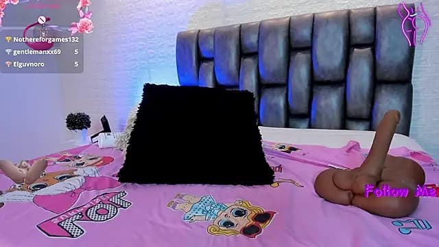 victoria_mooree live cam