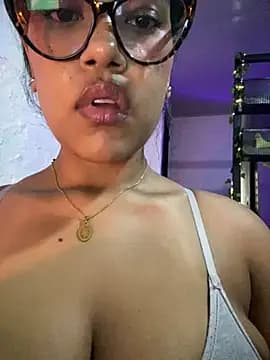 Kittybrown18 live cam
