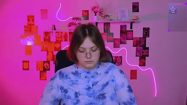 nikole_kitt live cam on Stripchat