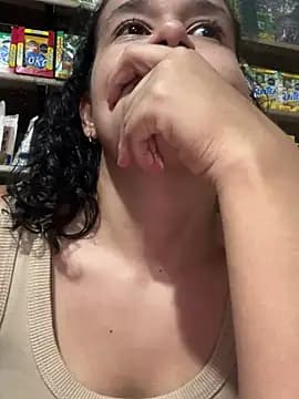 lannabellx live cam on Stripchat