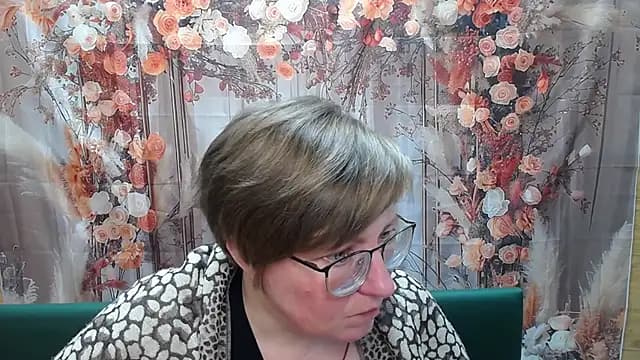 RadaChudna live cam on Stripchat