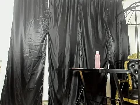 candy-paris live cam on Stripchat