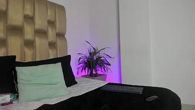 dasharoose live cam on Stripchat