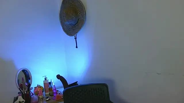 zyra_vex live cam on Stripchat