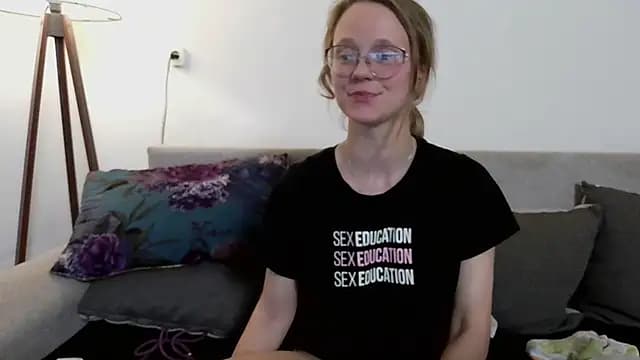 little-leni live cam on Stripchat