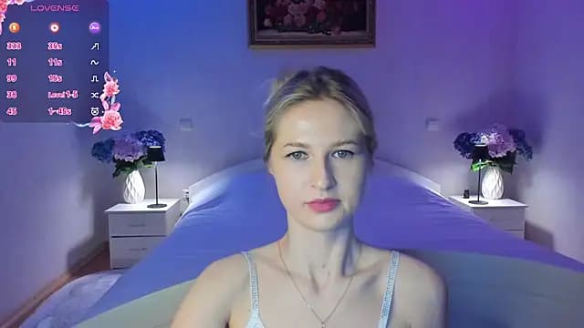 Julie_Blaze live cam on Stripchat