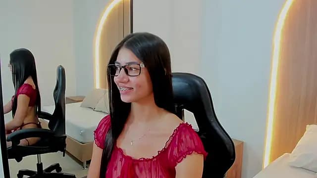 emma_rousse5 live cam on Stripchat