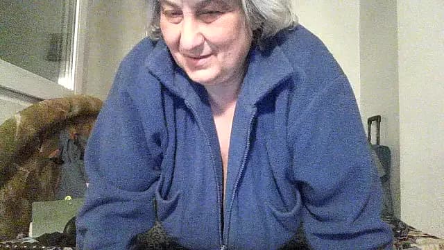 ExquisiteMature live cam on Stripchat