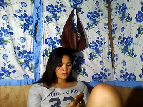 PinaySkinnyJust18 live cam